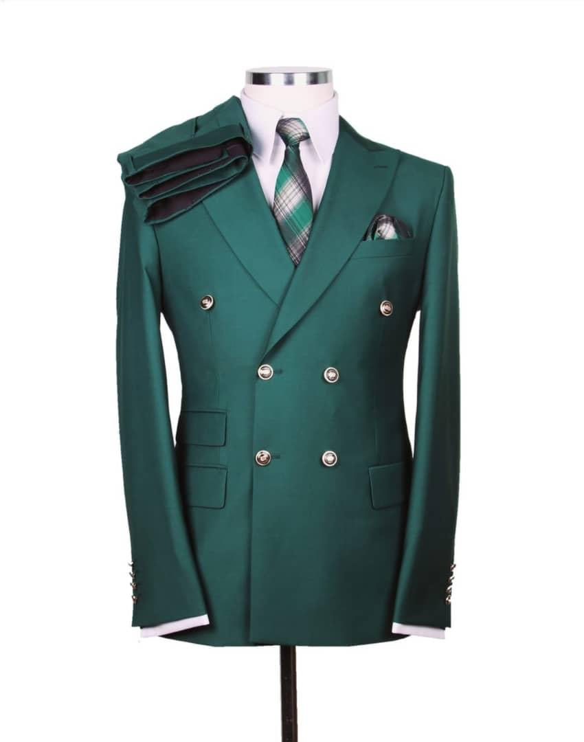 Découvrez notre collection exclusive de costumes croisés